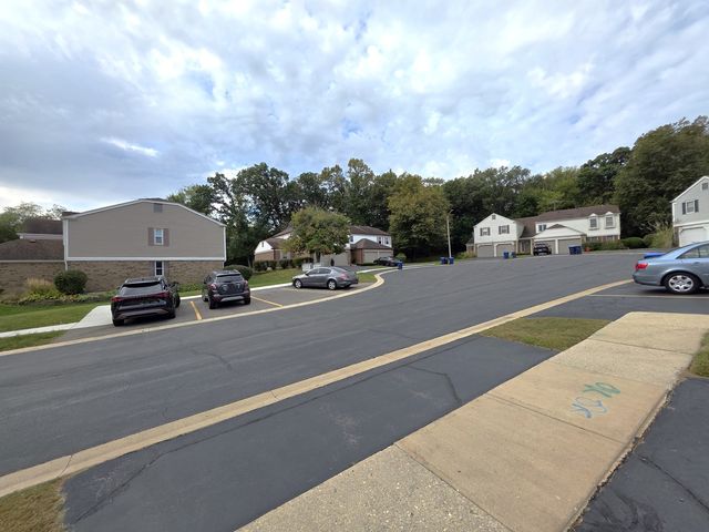 205 Auburn Court 205, St. Charles, IL 60174