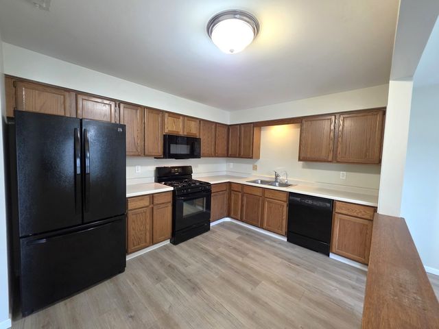 205 Auburn Court 205, St. Charles, IL 60174