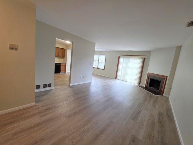 205 Auburn Court 205, St. Charles, IL 60174