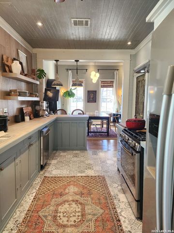 520 Live Oak St, Blanco, TX 78606