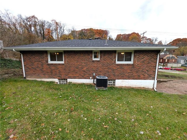 807 Western Ave, Jeannette, PA 15644