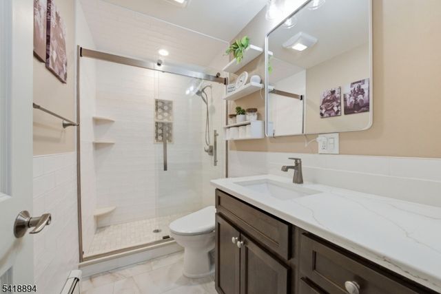 24 Maple Ave, Waldwick Boro, NJ 07463