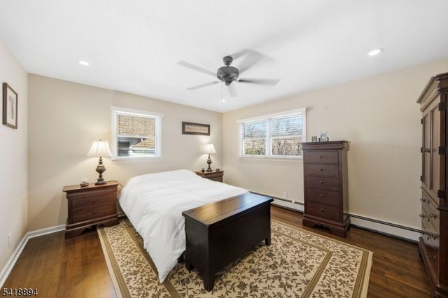 24 Maple Ave, Waldwick Boro, NJ 07463