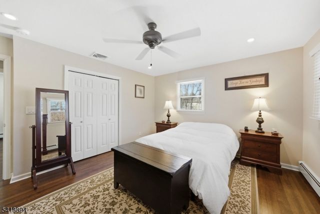 24 Maple Ave, Waldwick Boro, NJ 07463