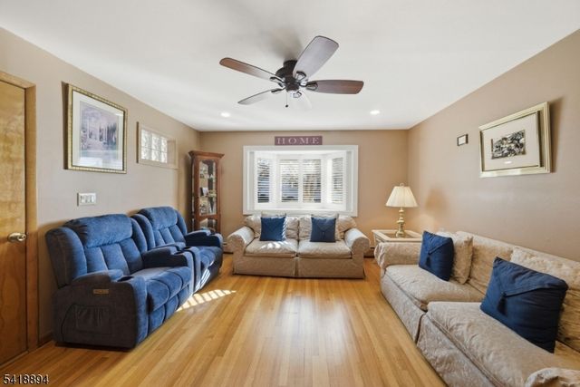 24 Maple Ave, Waldwick Boro, NJ 07463