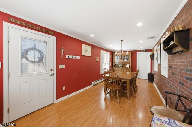 24 Maple Ave, Waldwick Boro, NJ 07463