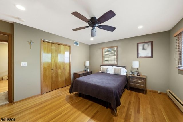 24 Maple Ave, Waldwick Boro, NJ 07463