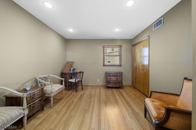 24 Maple Ave, Waldwick Boro, NJ 07463