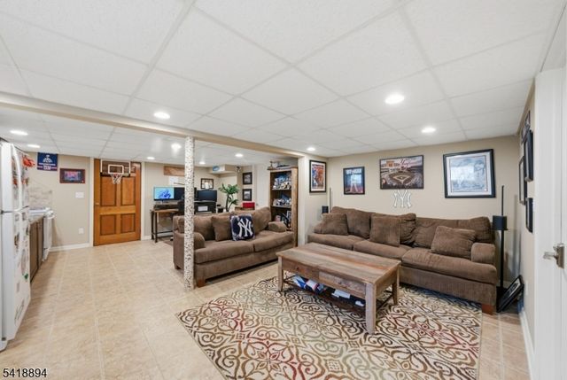 24 Maple Ave, Waldwick Boro, NJ 07463