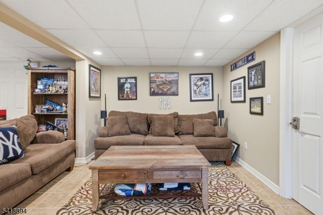 24 Maple Ave, Waldwick Boro, NJ 07463