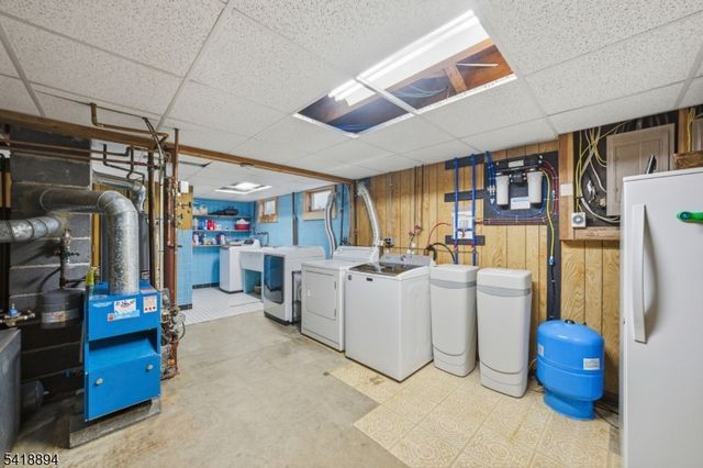 24 Maple Ave, Waldwick Boro, NJ 07463