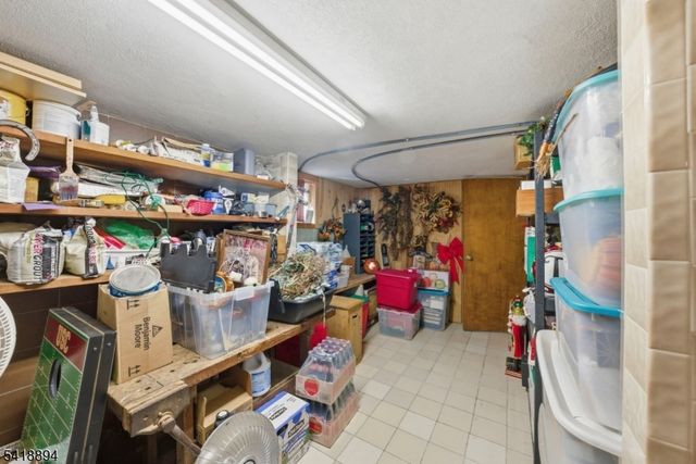 24 Maple Ave, Waldwick Boro, NJ 07463