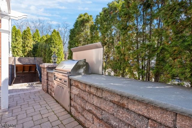 24 Maple Ave, Waldwick Boro, NJ 07463