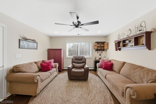 24 Maple Ave, Waldwick Boro, NJ 07463