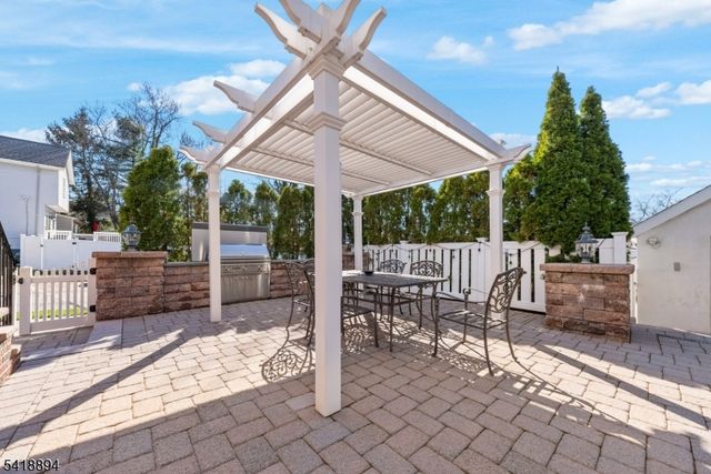 24 Maple Ave, Waldwick Boro, NJ 07463