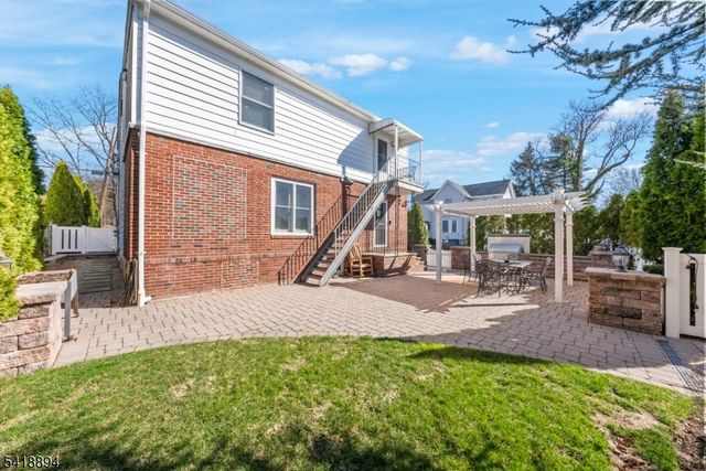24 Maple Ave, Waldwick Boro, NJ 07463