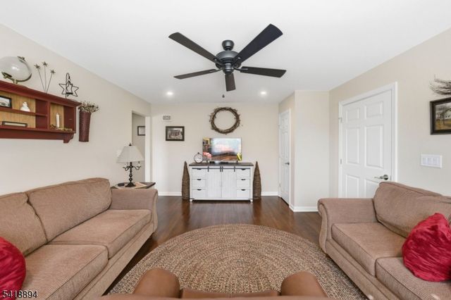 24 Maple Ave, Waldwick Boro, NJ 07463