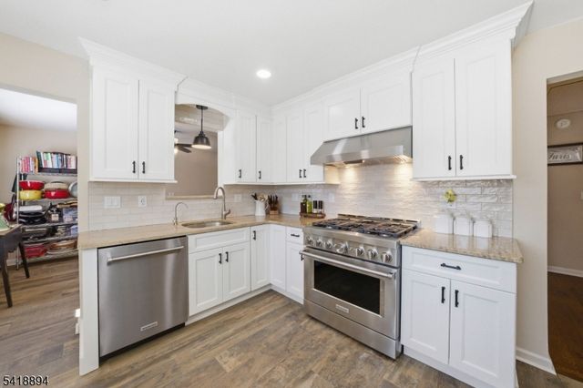 24 Maple Ave, Waldwick Boro, NJ 07463