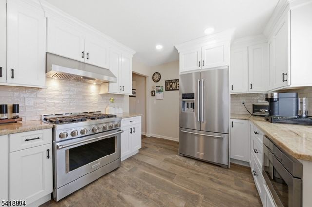 24 Maple Ave, Waldwick Boro, NJ 07463