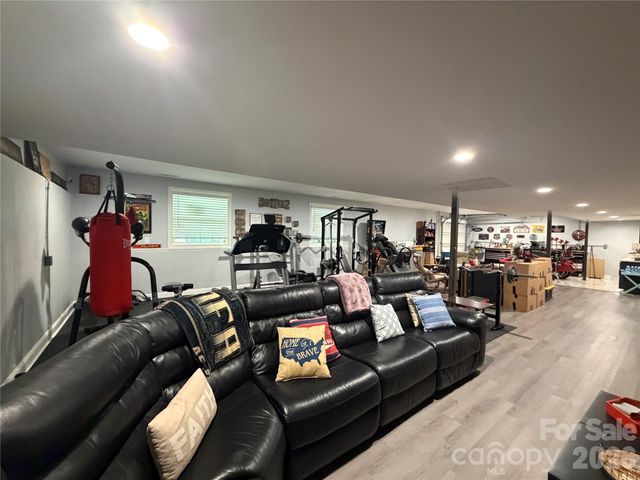 7902 Denbur Drive, Charlotte, NC 28215