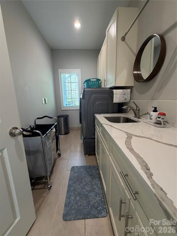 7902 Denbur Drive, Charlotte, NC 28215