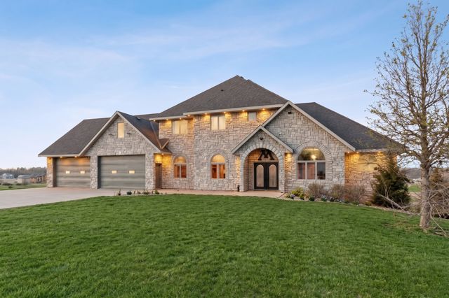 20951 Prairie Hills Lane, Prior Lake, MN 55372