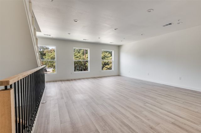 512 S Oconnor Road, Irving, TX 75060