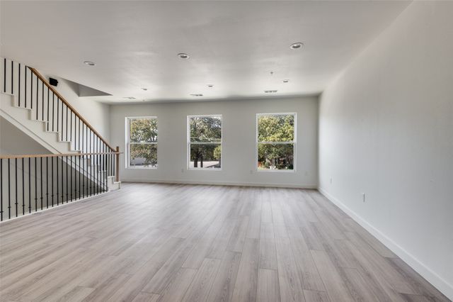 512 S Oconnor Road, Irving, TX 75060