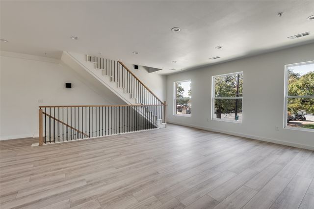 512 S Oconnor Road, Irving, TX 75060