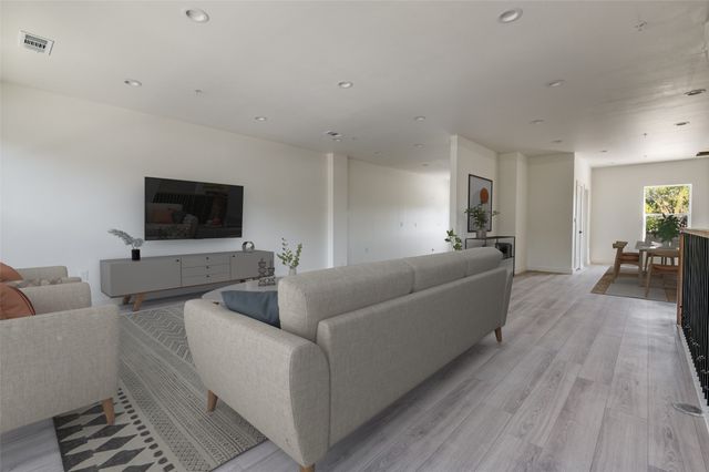 512 S Oconnor Road, Irving, TX 75060