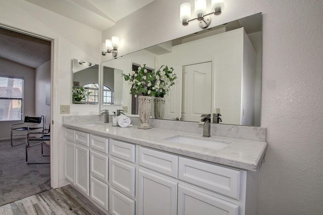 4435 E Amberwood Drive, Phoenix, AZ 85048