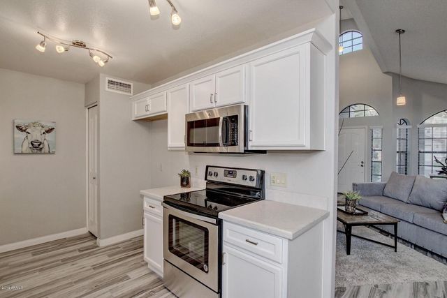 4435 E Amberwood Drive, Phoenix, AZ 85048