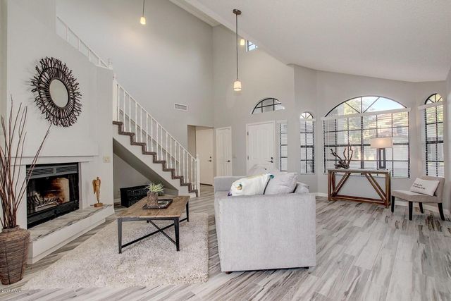 4435 E Amberwood Drive, Phoenix, AZ 85048