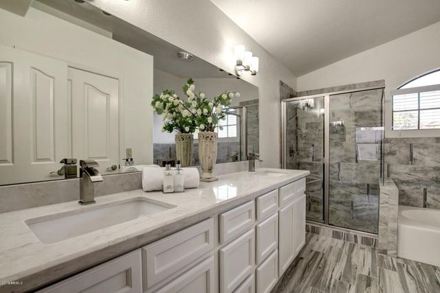 4435 E Amberwood Drive, Phoenix, AZ 85048