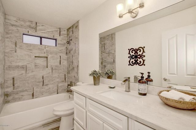 4435 E Amberwood Drive, Phoenix, AZ 85048