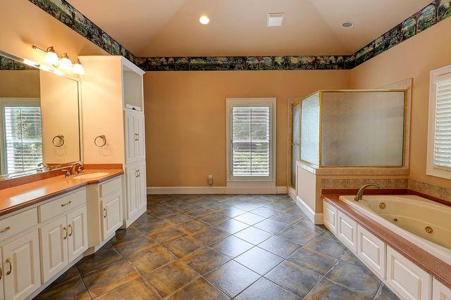 601 Edinburgh Way, Dothan, AL 36305