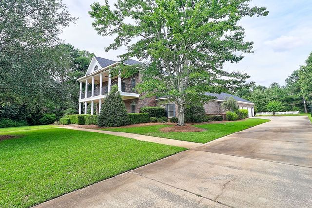 601 Edinburgh Way, Dothan, AL 36305