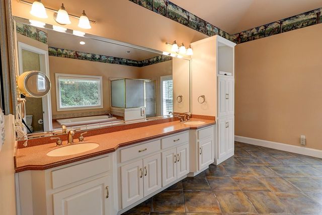 601 Edinburgh Way, Dothan, AL 36305