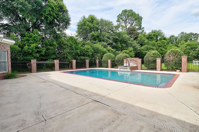 601 Edinburgh Way, Dothan, AL 36305