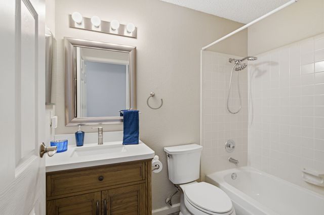 516 Winter Wood Drive, Grapevine, TX 76051