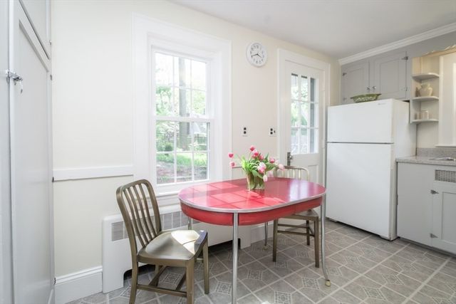 4 Crescent St, Natick, MA 01760