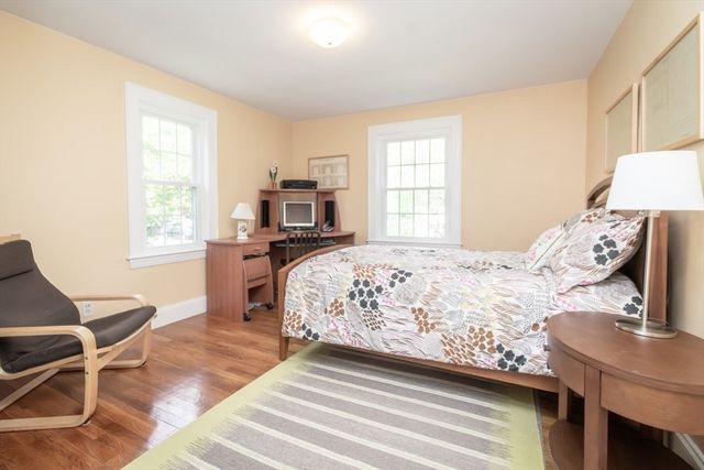 4 Crescent St, Natick, MA 01760