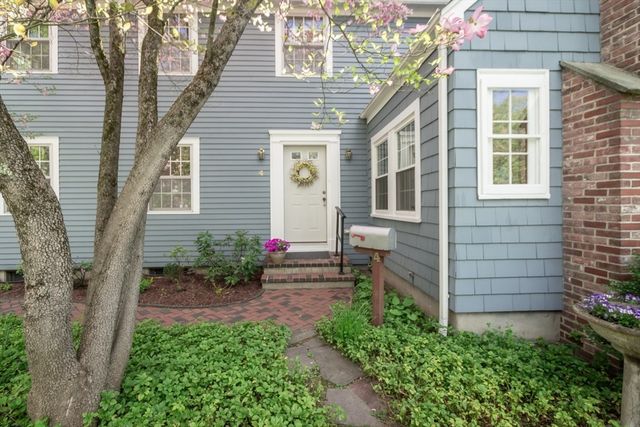 4 Crescent St, Natick, MA 01760