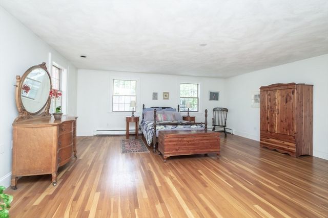 4 Crescent St, Natick, MA 01760