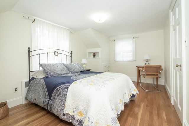 4 Crescent St, Natick, MA 01760