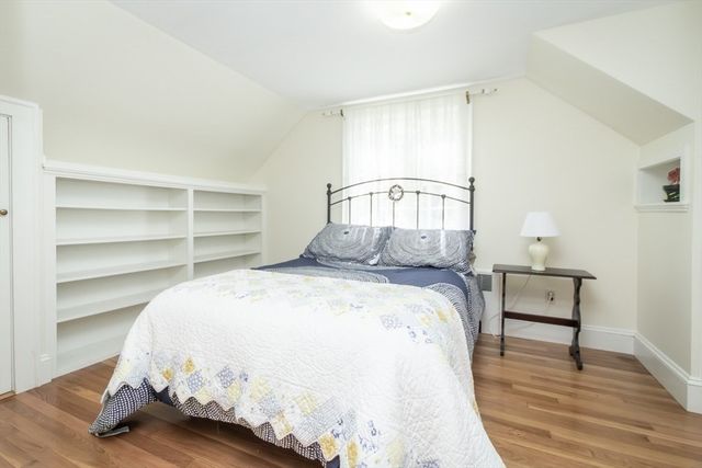 4 Crescent St, Natick, MA 01760