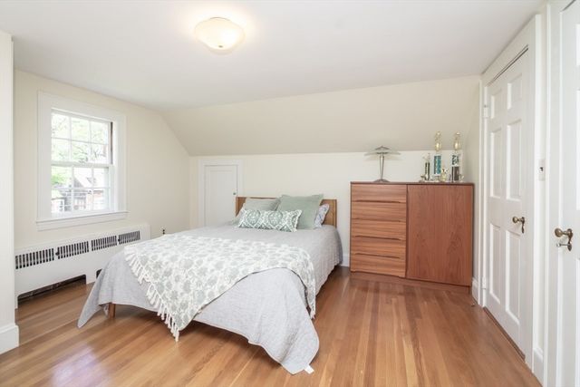 4 Crescent St, Natick, MA 01760