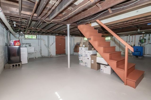 4 Crescent St, Natick, MA 01760