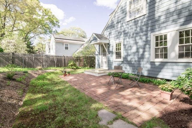 4 Crescent St, Natick, MA 01760