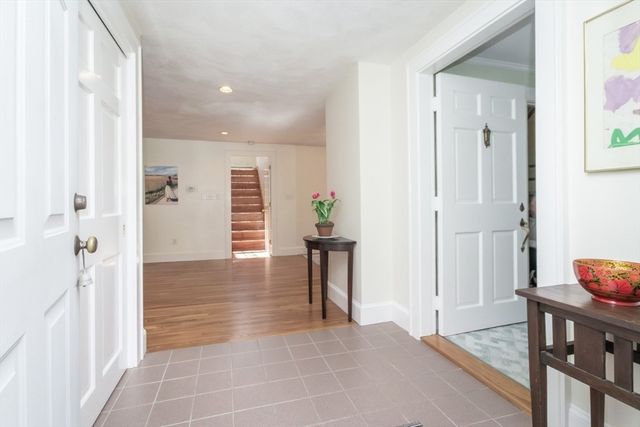 4 Crescent St, Natick, MA 01760